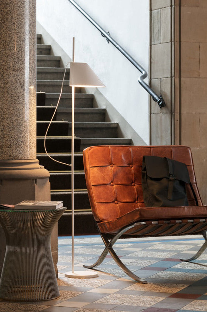 Louis-Poulsen-Yuh-Gulvlampe-Gulvlamper-Louis-Poulsen-LP_5744612539-7.jpg