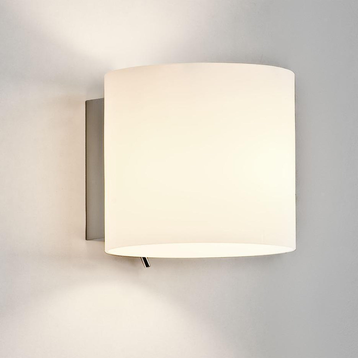 Luga-vegglampe-Opal-glass-Vegglamper-Astro-Lighting-Asg_1074001-2.jpg