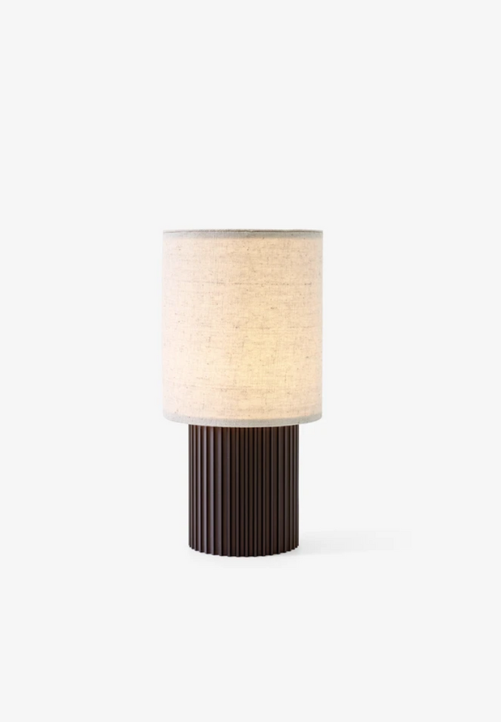 Manhattan-SC52-oppladbar-bordlampe-Bordlamper-Tradition-133164A119-3.png