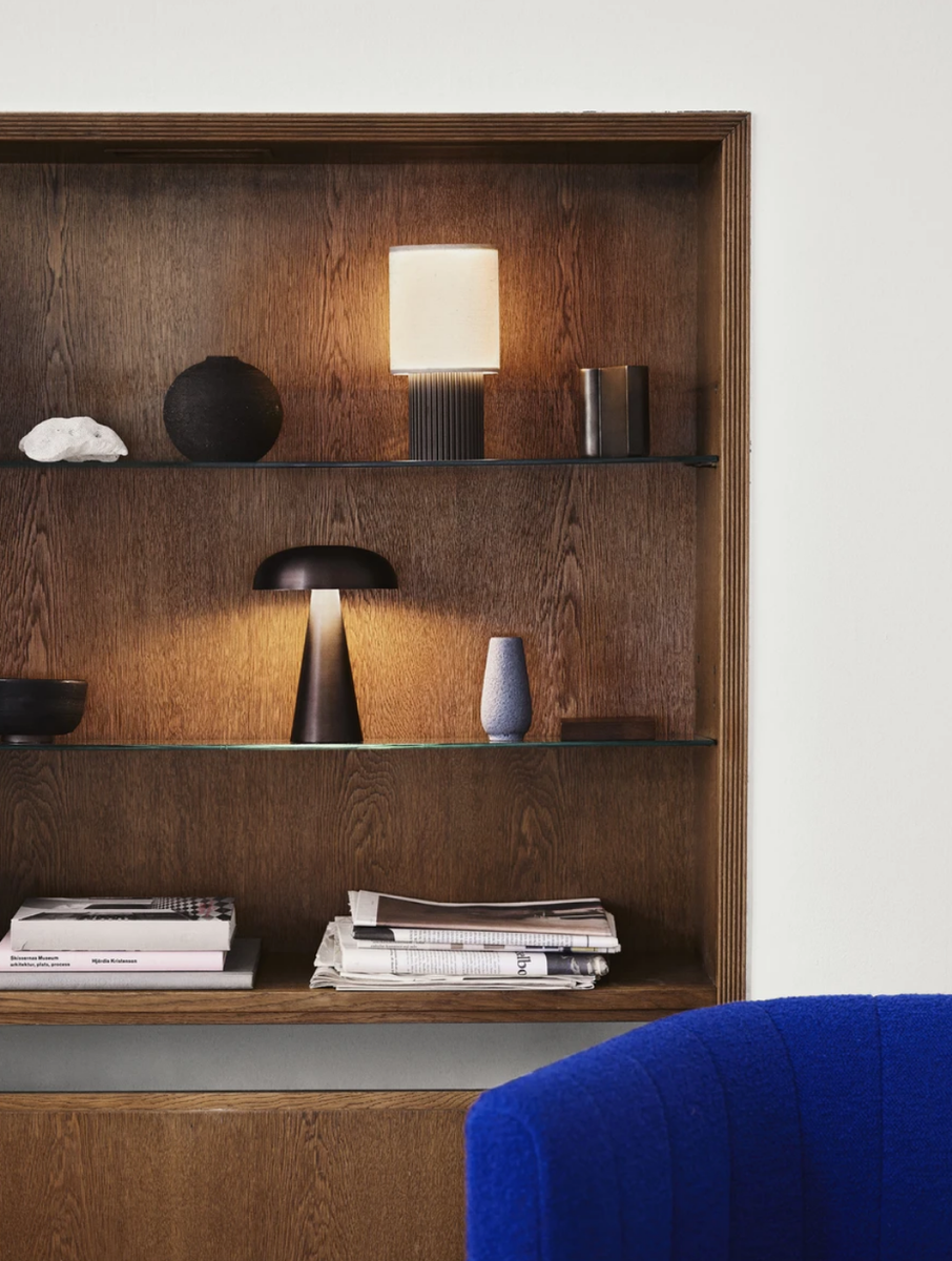 Manhattan-SC52-oppladbar-bordlampe-Bordlamper-Tradition-133164A119-5.png