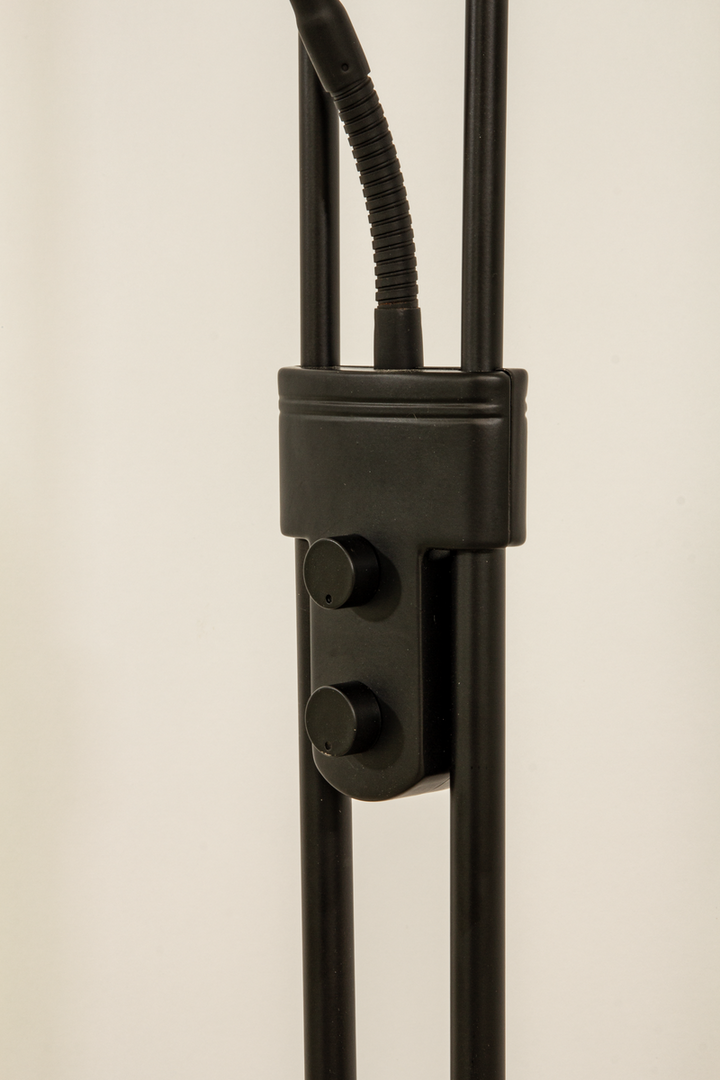 Nice-gulvlampe-uplight-med-leselysarm-Gulvlamper-Aneta-Lighting-69548-15-4.png