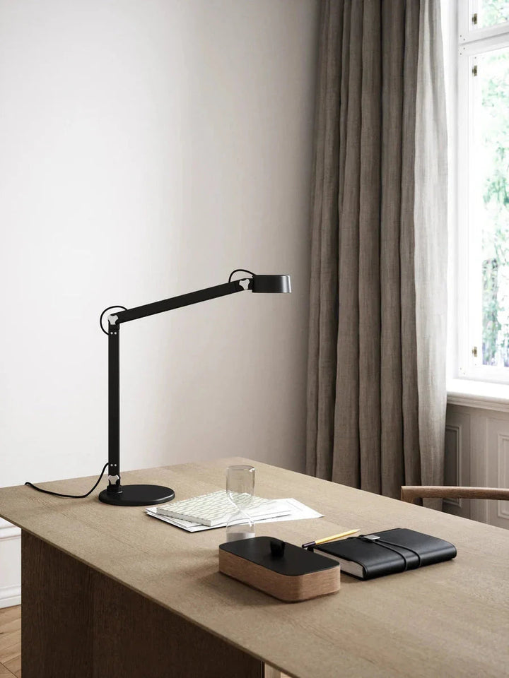 Nobu-bordvegglampe-9W-LED-dimbar-Svart-Bordlamper-DFTP-2120405003-2.webp