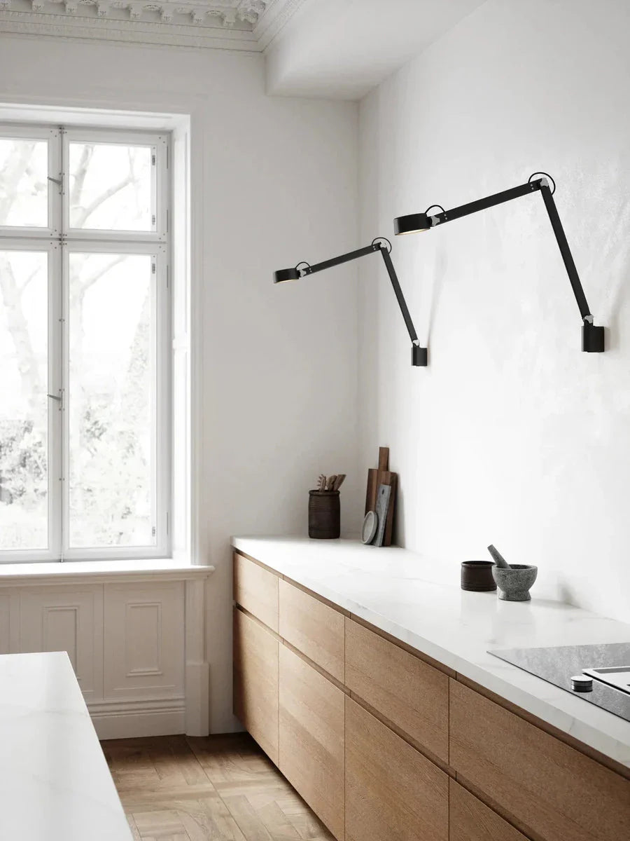 Nobu-bordvegglampe-9W-LED-dimbar-Svart-Bordlamper-DFTP-2120405003-3.webp