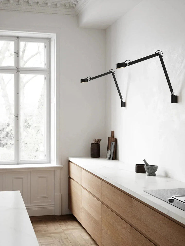 Nobu-bordvegglampe-9W-LED-dimbar-Svart-Bordlamper-DFTP-2120405003-3.webp