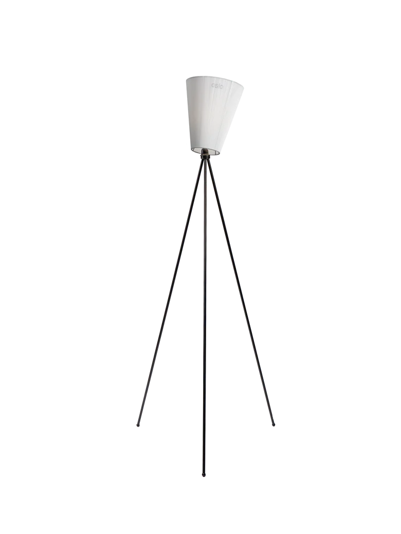 Oslo Wood gulvlampe svart med skjerm
