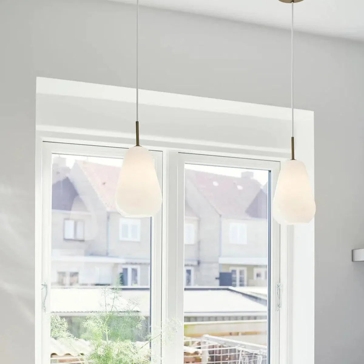 Nuura-Anoli-1-small-Opal-Takpendler-Nuura-Nua_2013003-1.webp