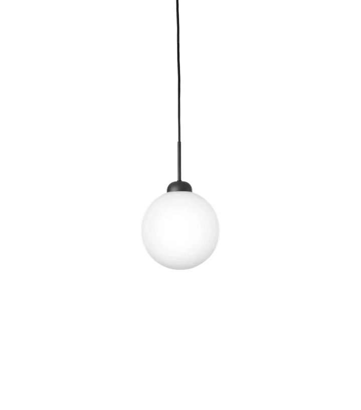 Nuura-Apiales-1-taklampe-Satin-svart-opal-Takpendler-Nuura-Nua_2053008-2.webp