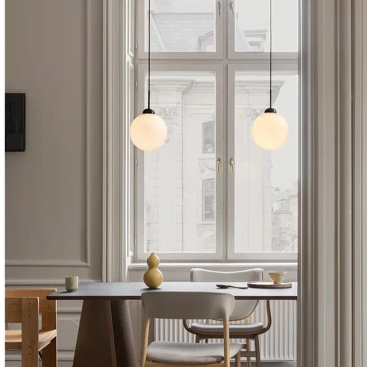Nuura-Apiales-1-taklampe-Satin-svart-opal-Takpendler-Nuura-Nua_2053008-4.png
