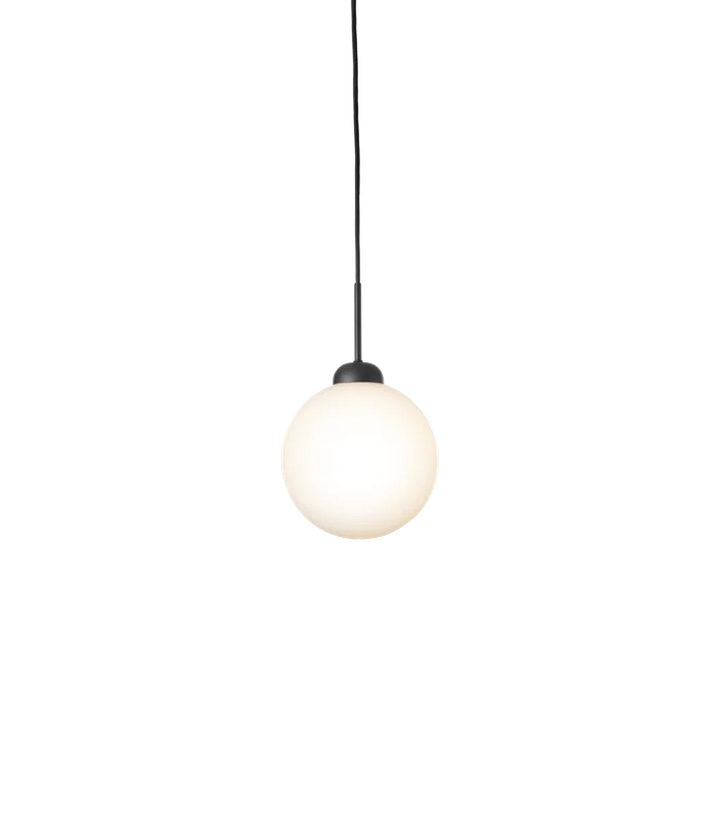 Nuura-Apiales-1-taklampe-Satin-svart-opal-Takpendler-Nuura-Nua_2053008-5.webp