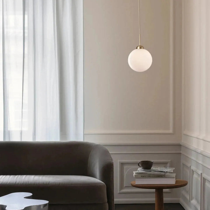Nuura-Apiales-1-taklampe-messing-opal-Takpendler-Nuura-Nua_2053006-1.webp