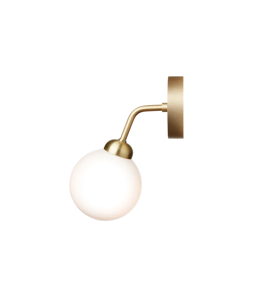 Nuura-Apiales-vegglampe-messingOpal-Vegglamper-Nuura-Nua_2055001-4.webp
