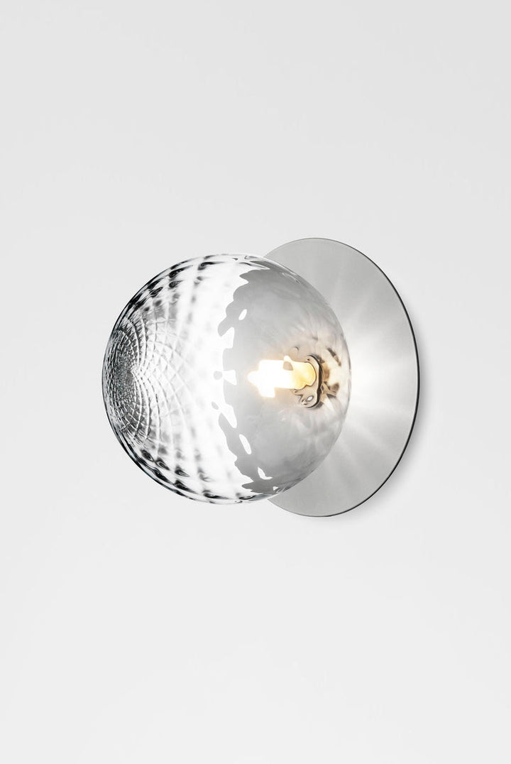 Nuura-Liila-1-vegglampetaklampe-large-light-silveroptic-glass-Vegglamper-Nuura-Nua_2046007-2.jpg