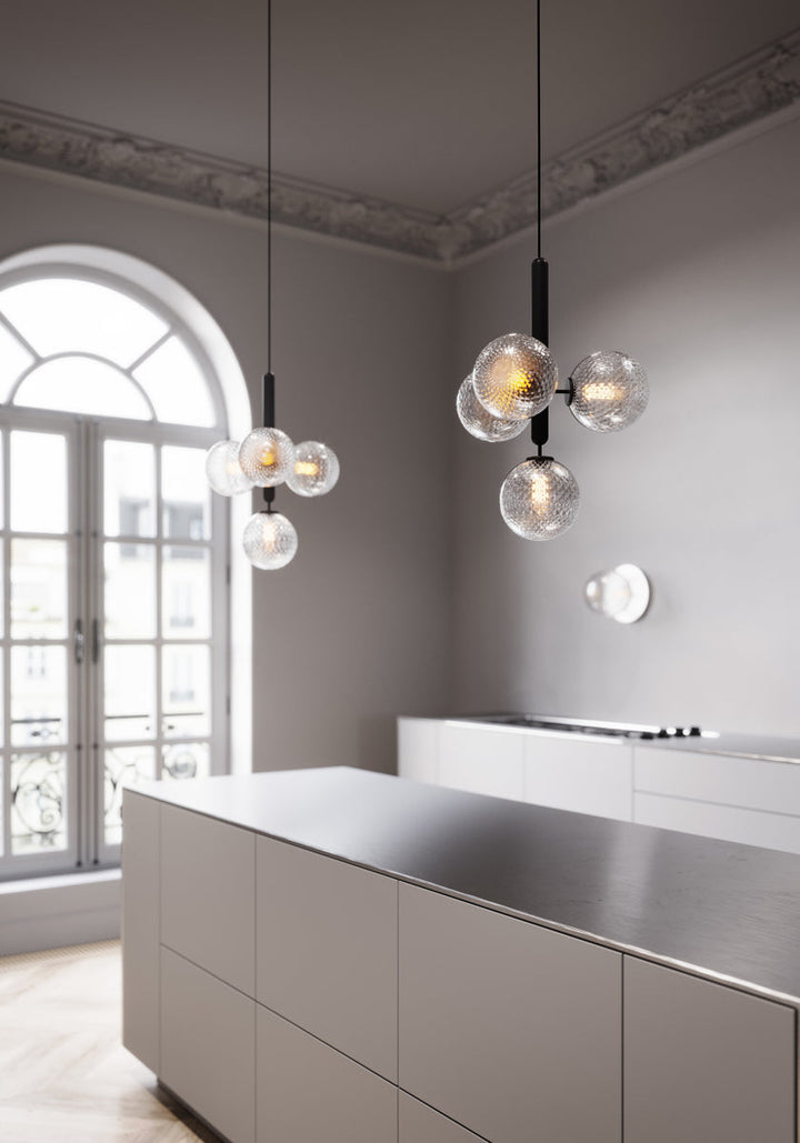 Nuura-Liila-1-vegglampetaklampe-large-light-silveroptic-glass-Vegglamper-Nuura-Nua_2046007-6.jpg