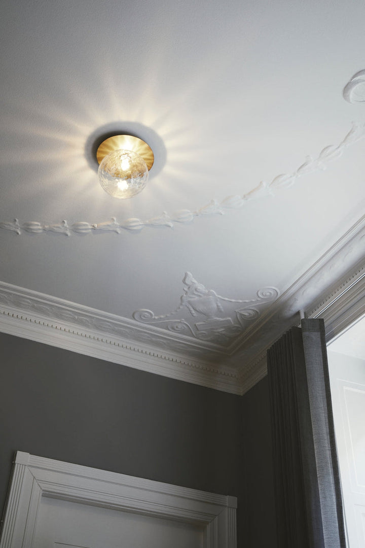 Nuura-Liila-1-vegglampetaklampe-large-nordic-gold-optikk-Vegglamper-Nuura-Nua_2046005-2.jpg