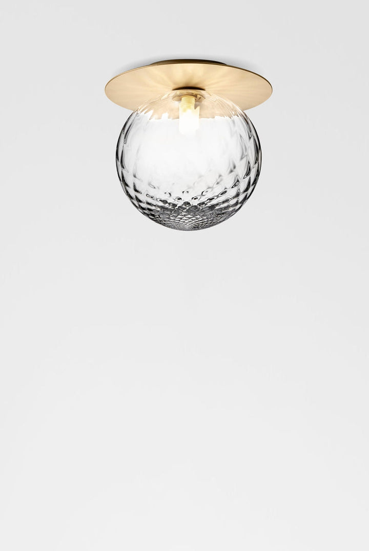 Nuura-Liila-1-vegglampetaklampe-large-nordic-gold-optikk-Vegglamper-Nuura-Nua_2046005-3.jpg