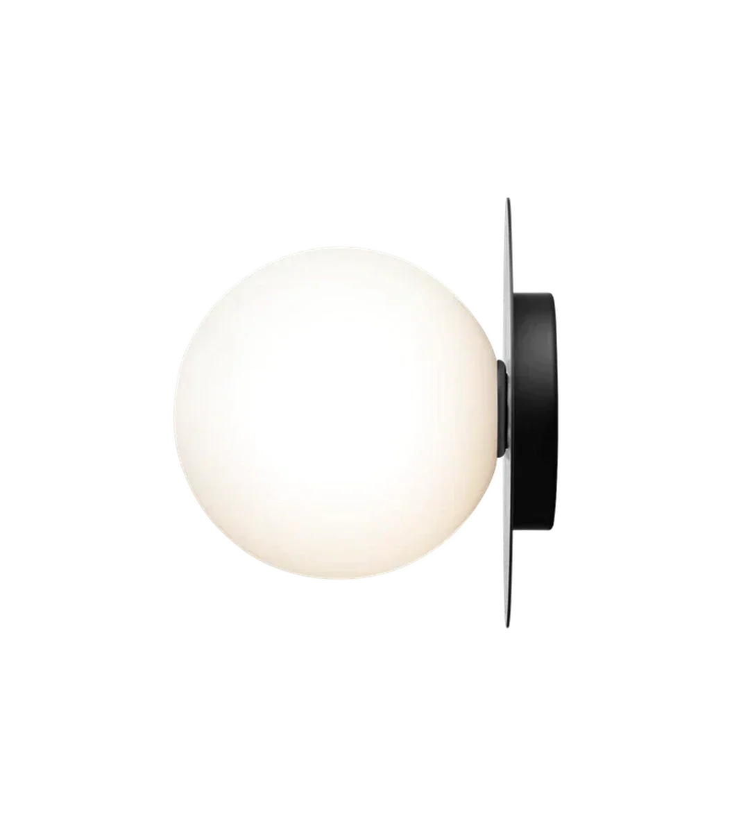 Nuura-Liila-1-vegglampetaklampe-large-svart-opal-Vegglamper-Nuura-Nua_2046032-2.webp