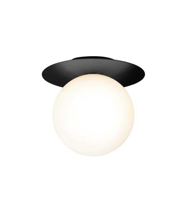 Nuura-Liila-1-vegglampetaklampe-large-svart-opal-Vegglamper-Nuura-Nua_2046032-4.webp