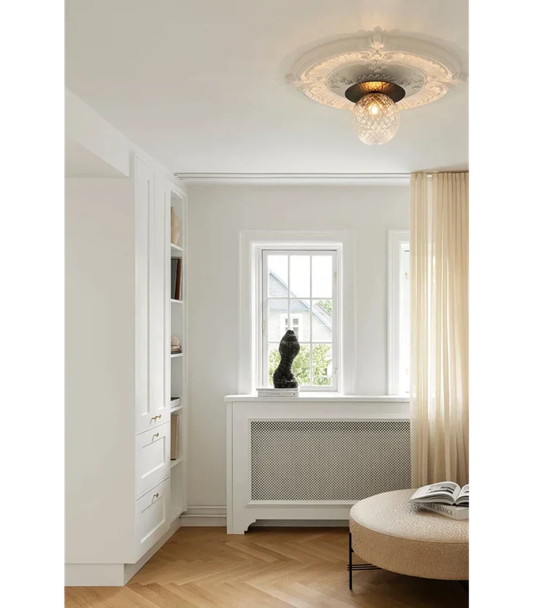Nuura-Liila-1-vegglampetaklampe-large-svart-optikk-Vegglamper-Nuura-Nua_2046030-3.webp