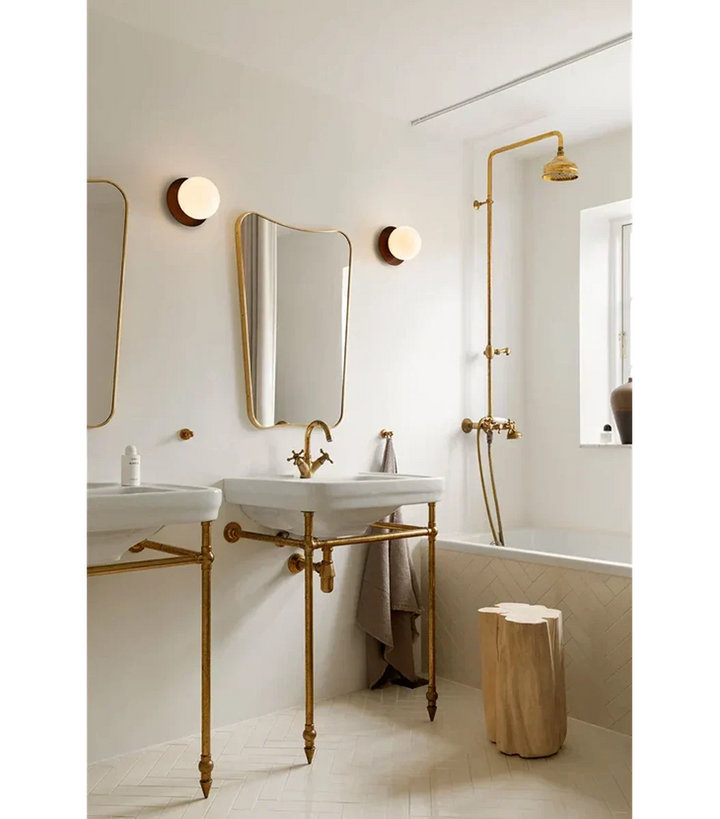 Nuura-Liila-1-vegglampetaklampe-medium-bronseopal-Vegglamper-Nuura-Nua_2046036-2.webp