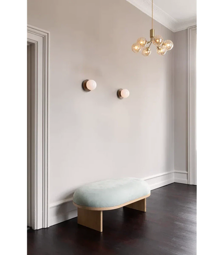 Nuura-Liila-1-vegglampetaklampe-medium-bronseopal-Vegglamper-Nuura-Nua_2046036-3.webp