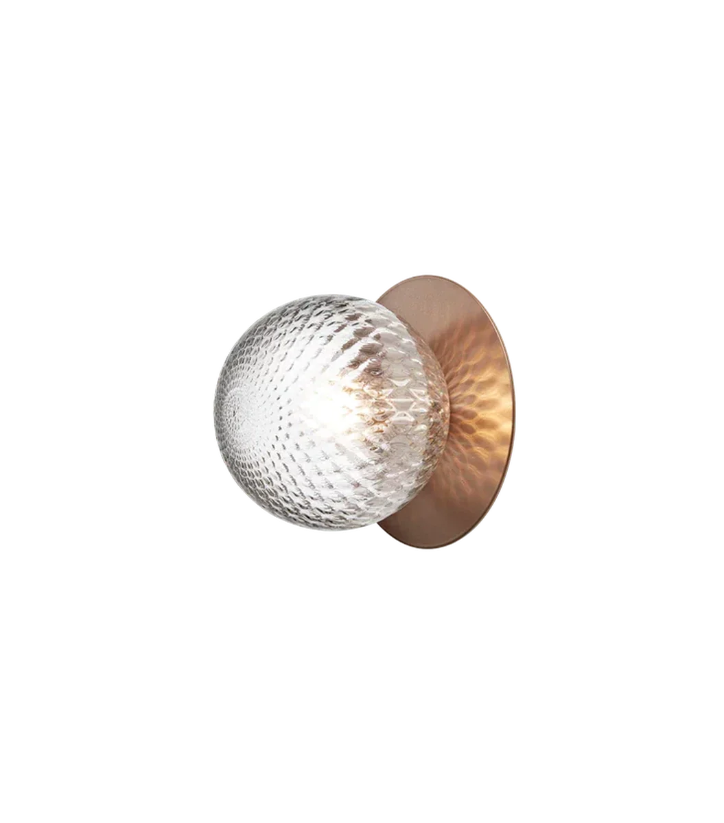 Nuura-Liila-1-vegglampetaklampe-medium-bronseoptic-Vegglamper-Nuura-Nua_2046034-4.webp