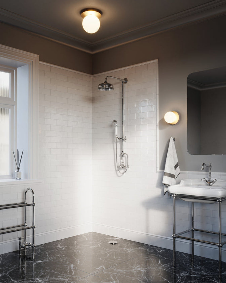Nuura-Liila-1-vegglampetaklampe-medium-nordic-gold-opal-Vegglamper-Nuura-Nua_2046002-10.jpg