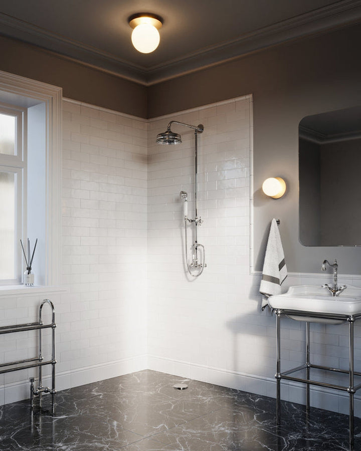 Nuura-Liila-1-vegglampetaklampe-medium-nordic-gold-opal-Vegglamper-Nuura-Nua_2046002-10.jpg