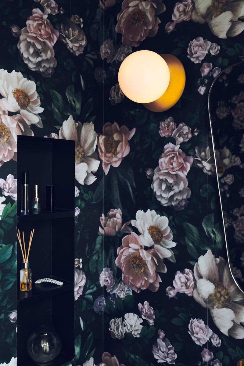 Nuura-Liila-1-vegglampetaklampe-medium-nordic-gold-opal-Vegglamper-Nuura-Nua_2046002-11.jpg