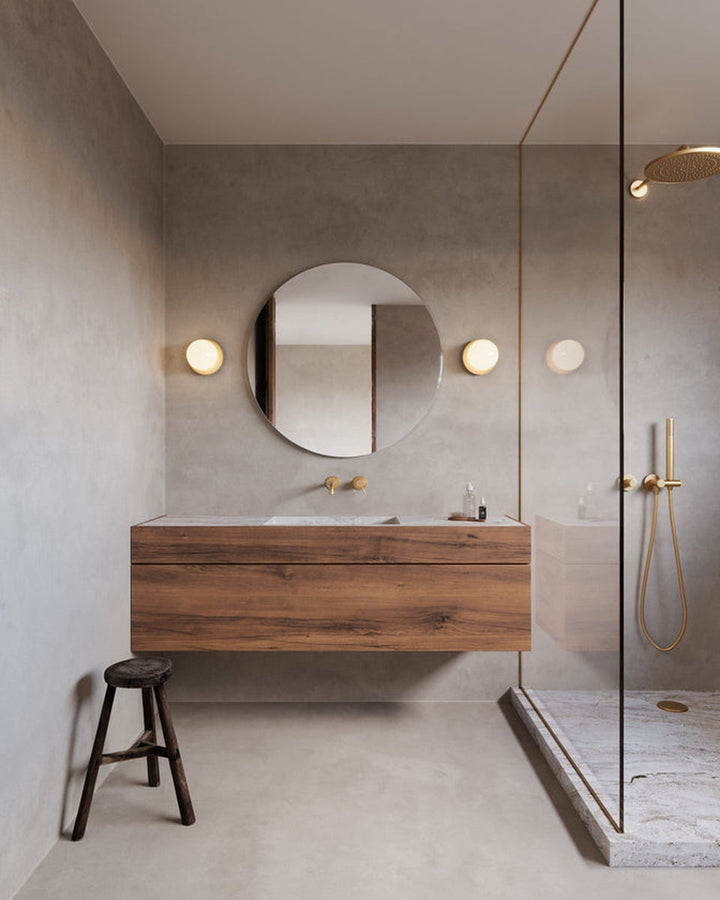 Nuura-Liila-1-vegglampetaklampe-medium-nordic-gold-opal-Vegglamper-Nuura-Nua_2046002-2.jpg