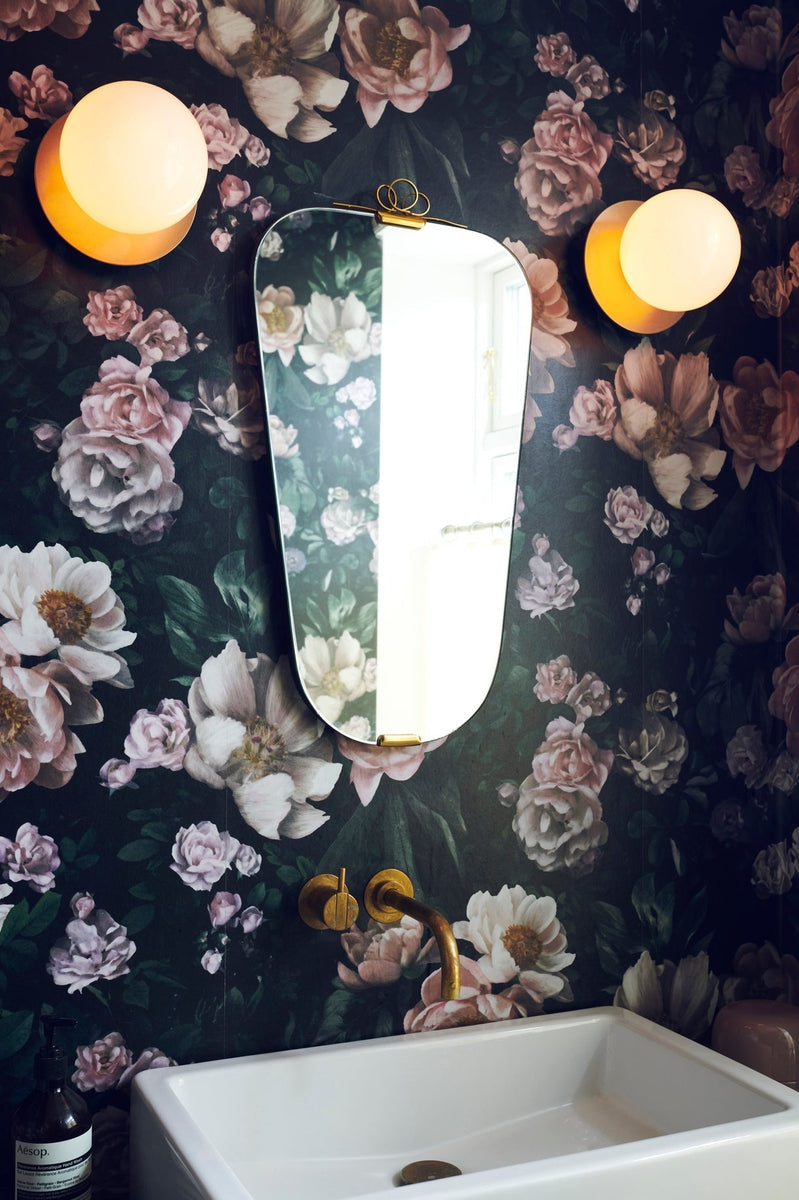 Nuura-Liila-1-vegglampetaklampe-medium-nordic-gold-opal-Vegglamper-Nuura-Nua_2046002-4.jpg
