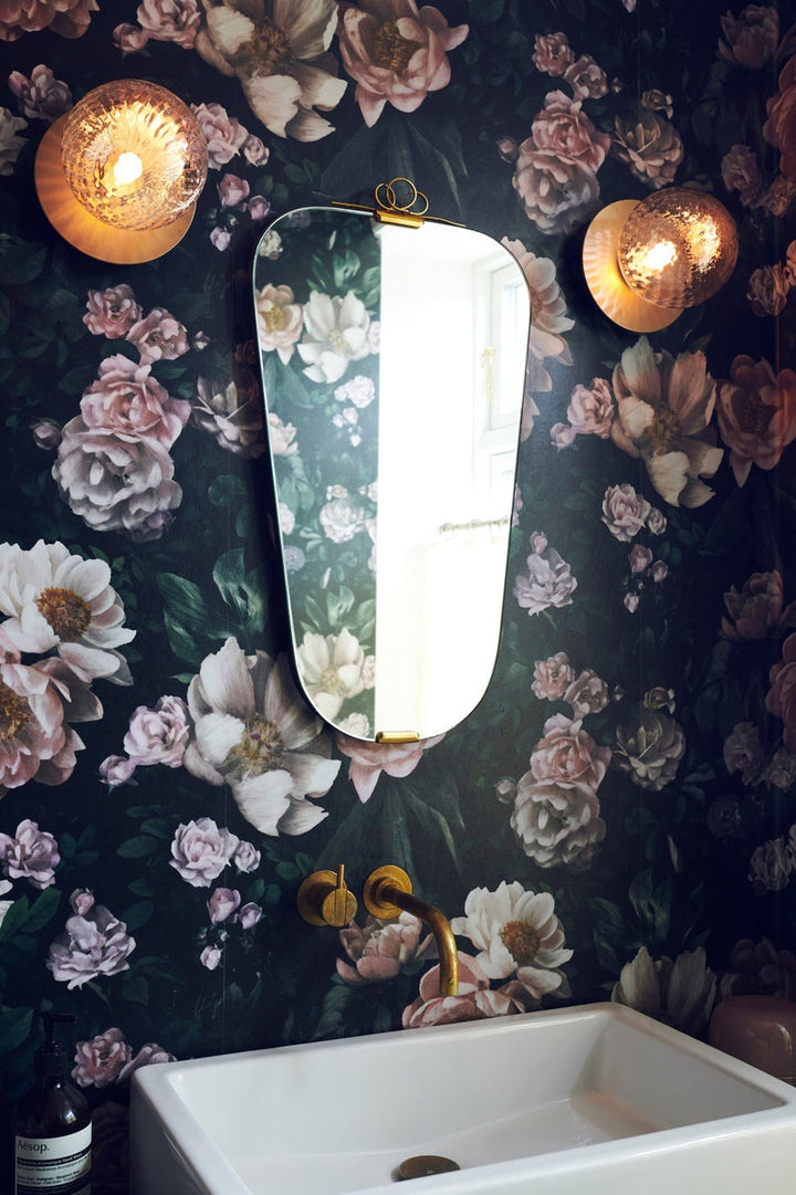 Nuura-Liila-1-vegglampetaklampe-medium-nordic-gold-optikk-Vegglamper-Nuura-Nua_2046001-10.jpg