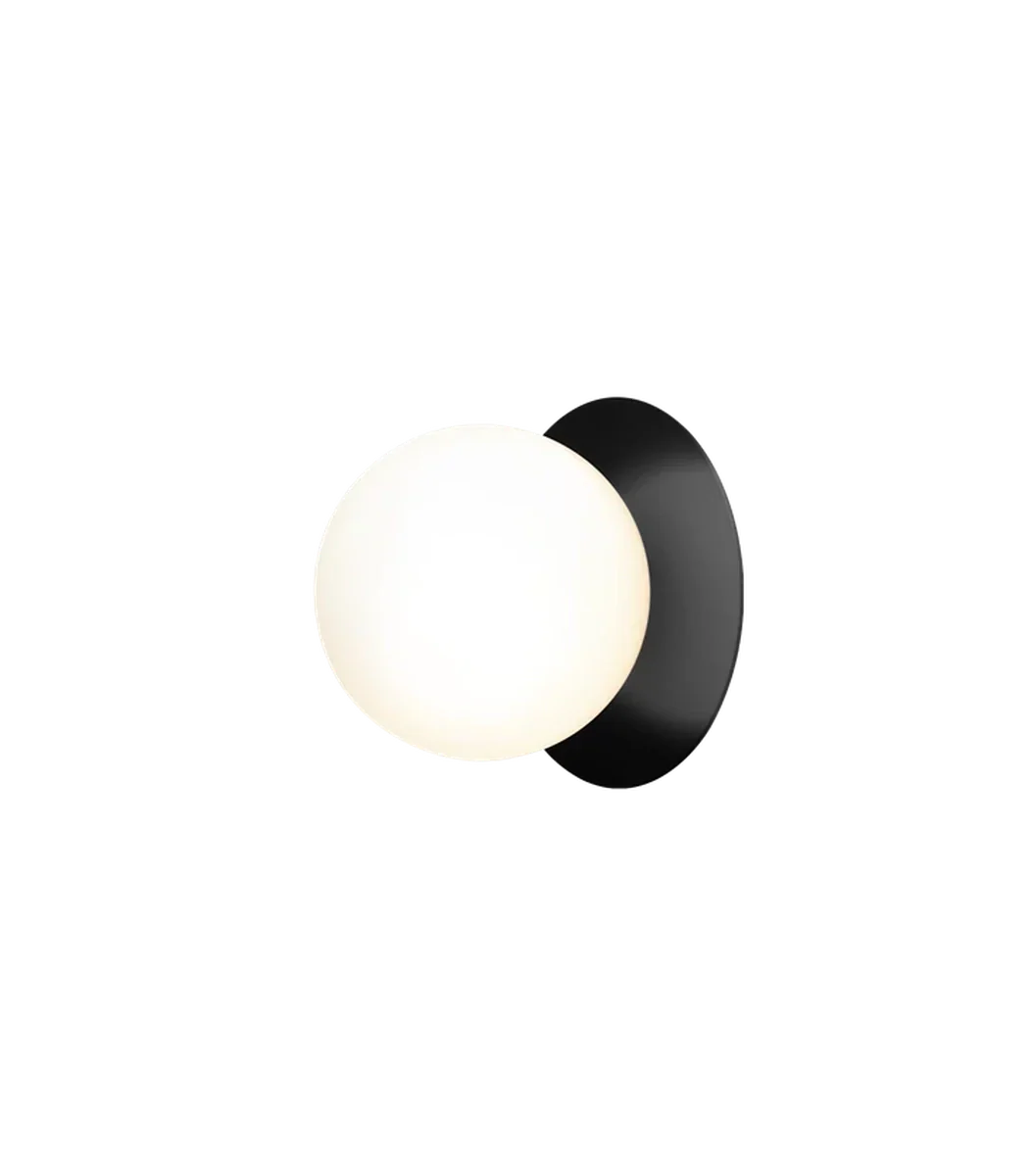 Nuura-Liila-1-vegglampetaklampe-medium-svart-opal-glass-Vegglamper-Nuura-Nua_2046028-4.webp