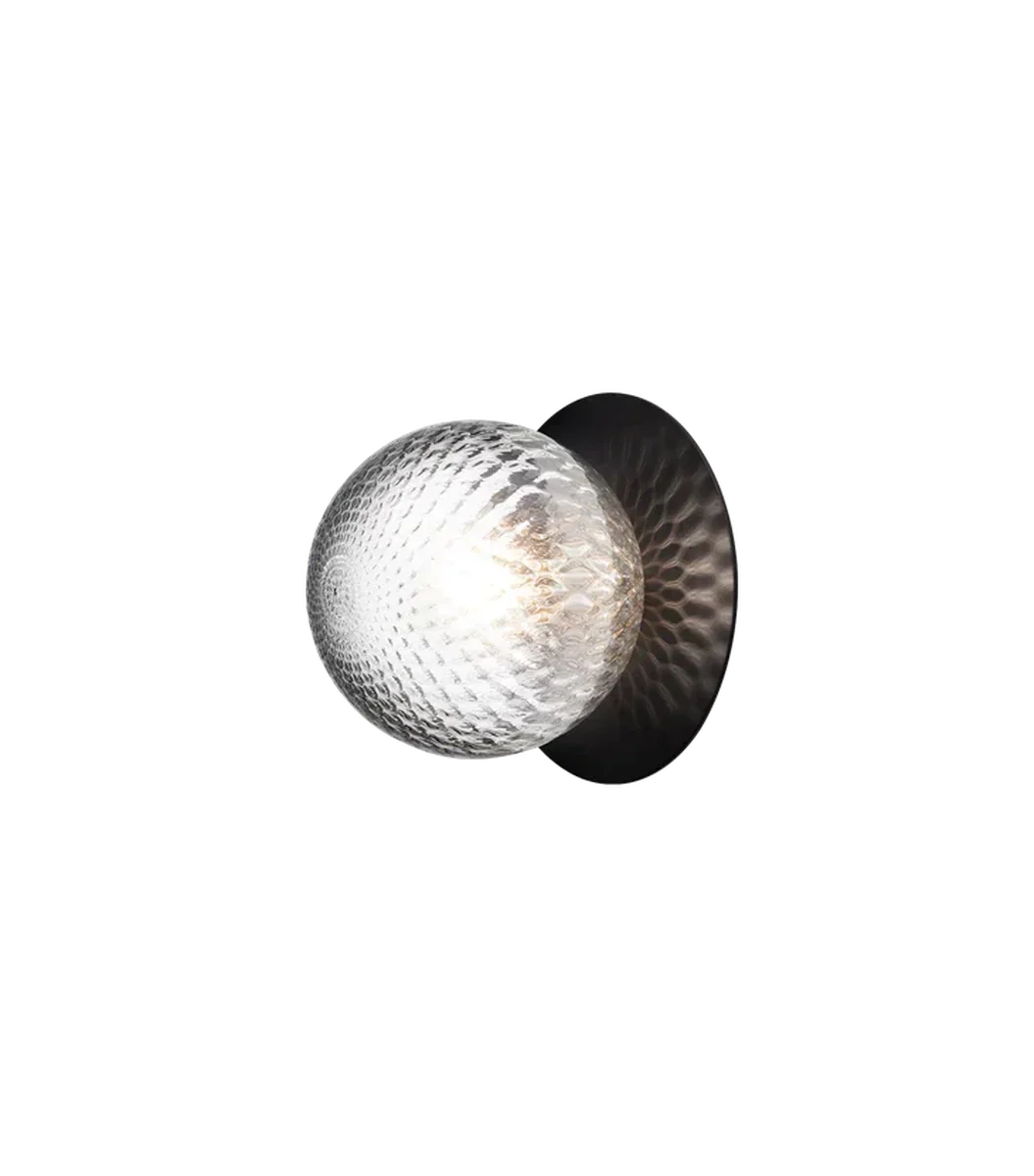 Nuura-Liila-1-vegglampetaklampe-medium-svart-optic-Vegglamper-Nuura-Nua_2046026-4.webp