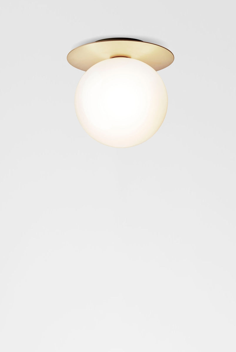 Nuura-Liila-1-vegglampetaklampe-small-nordic-gold-opal-Vegglamper-Nuura-Nua_2046051-4.jpg