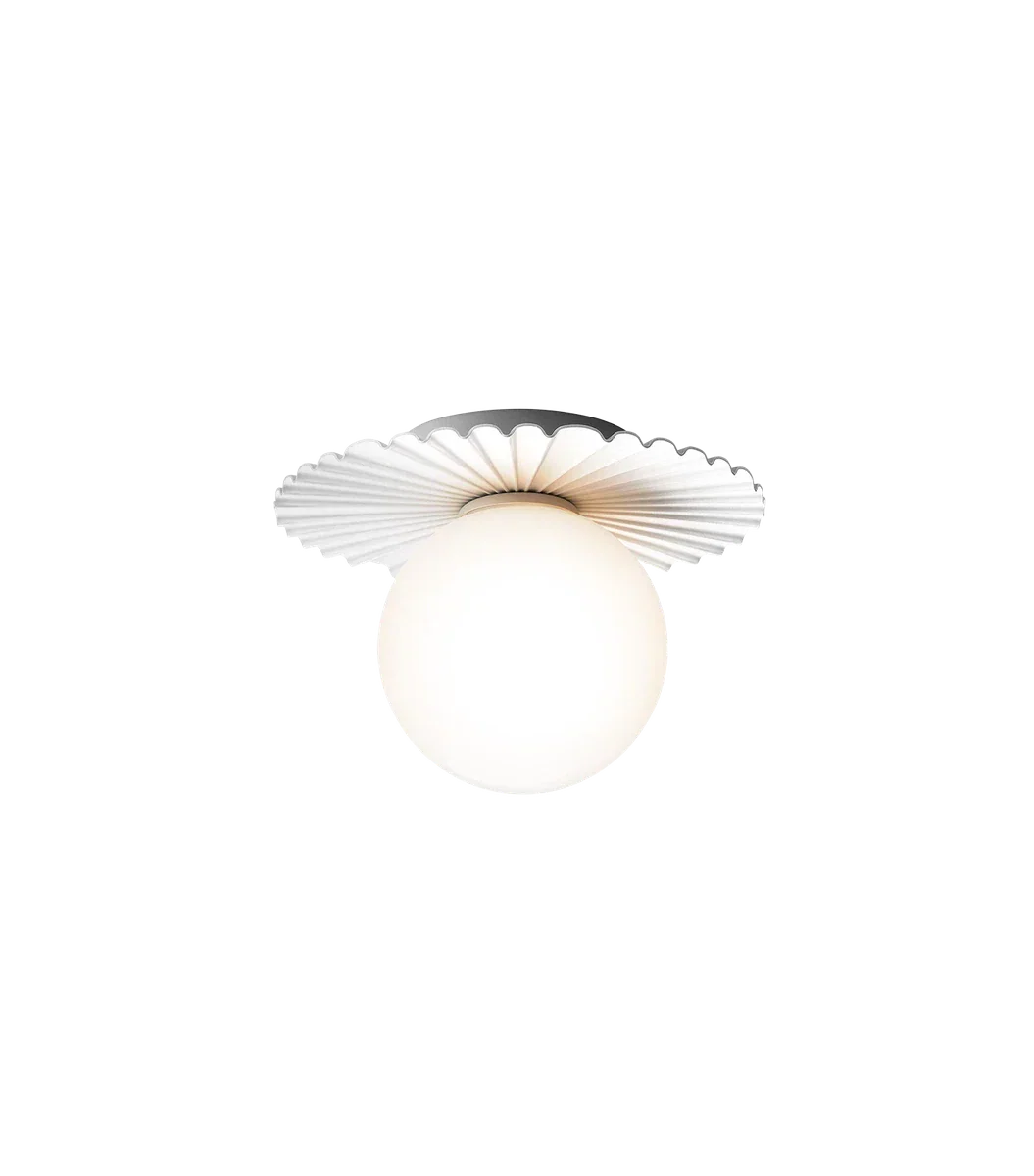 Nuura-Liila-Muuse-vegglampetaklampe-small-Hvit-opal-Vegglamper-Nuura-Nua_2046068-2.webp