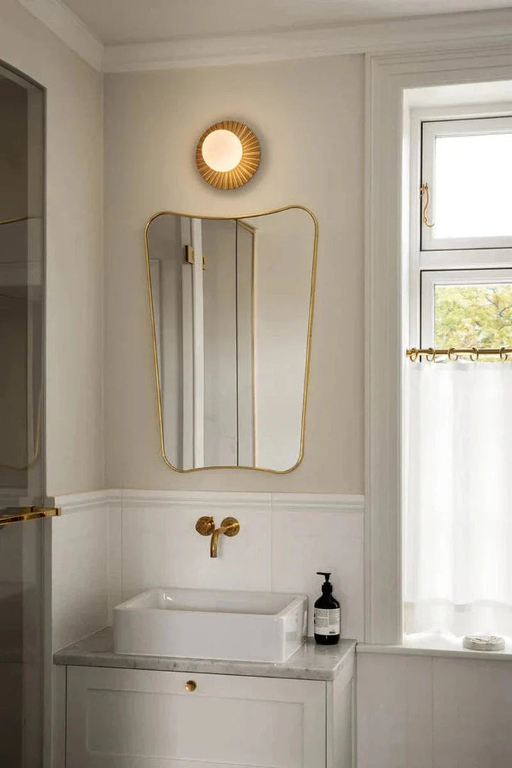 Nuura-Liila-Muuse-vegglampetaklampe-small-nordic-gold-opal-Vegglamper-Nuura-Nua_2046067-4.webp