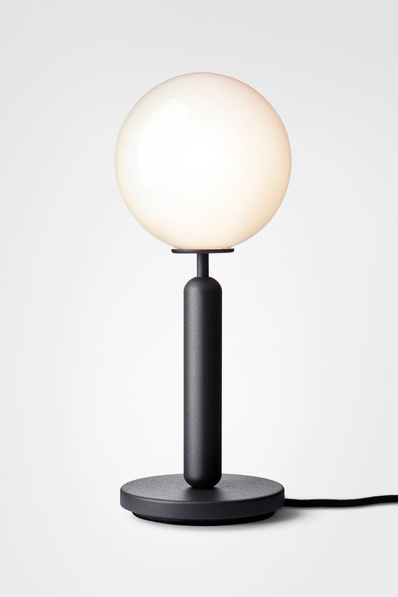 Nuura-Miira-bordlampe-svart-opal-Bordlamper-Nuura-Nua_2038002-2.jpg