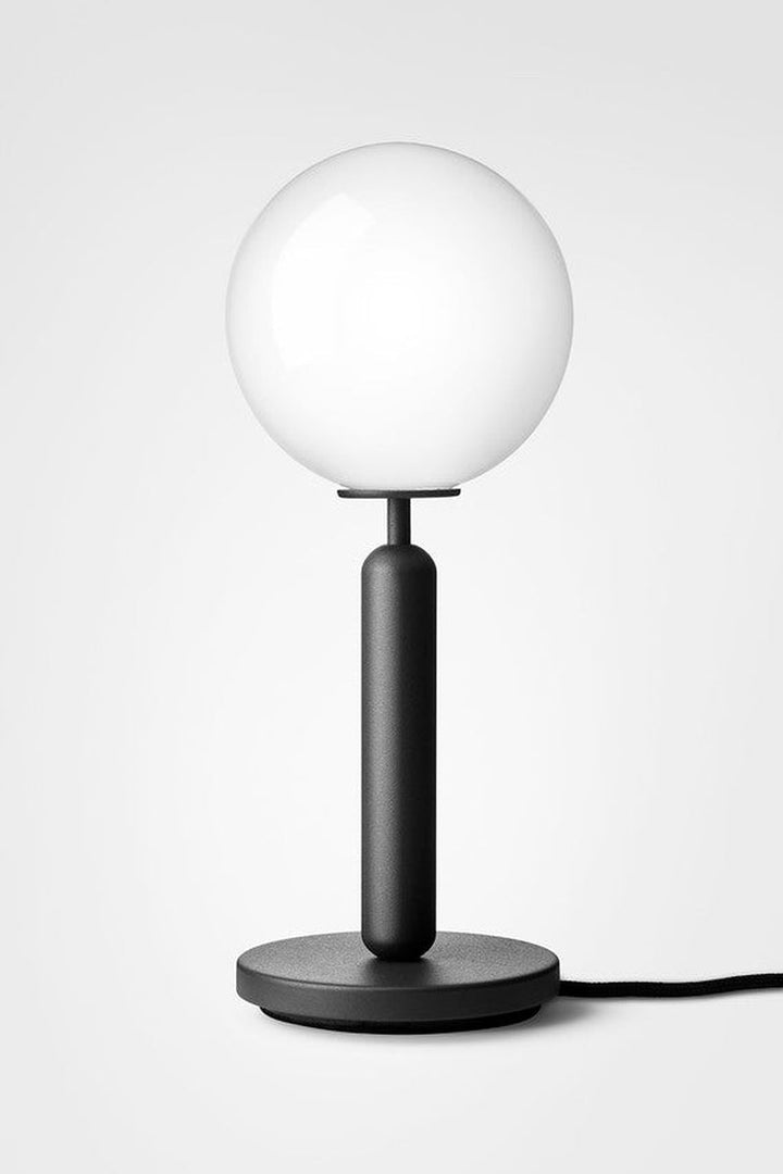 Nuura-Miira-bordlampe-svart-opal-Bordlamper-Nuura-Nua_2038002-4.jpg