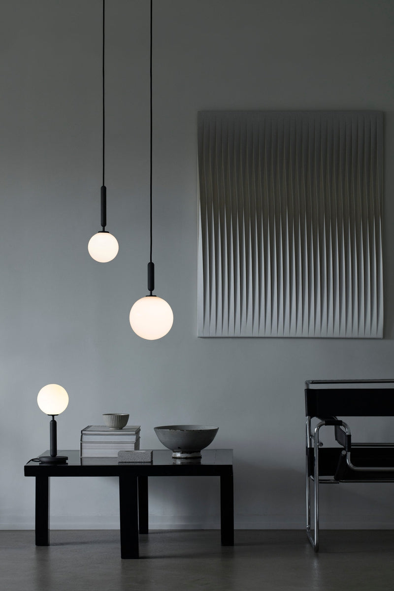 Nuura-Miira-bordlampe-svart-opal-Bordlamper-Nuura-Nua_2038002-5.jpg