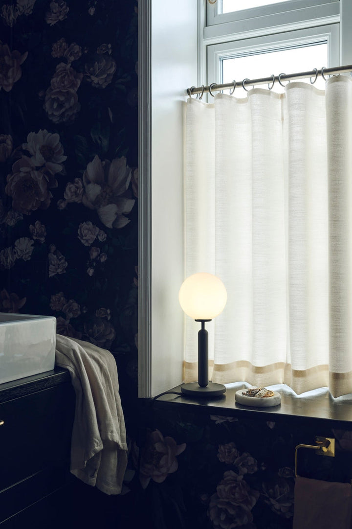 Nuura-Miira-bordlampe-svart-opal-Bordlamper-Nuura-Nua_2038002-9.jpg