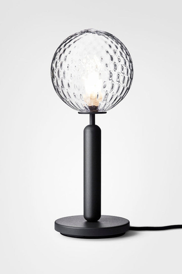 Nuura-Miira-bordlampe-svart-optikk-Bordlamper-Nuura-Nua_2038001-2.jpg