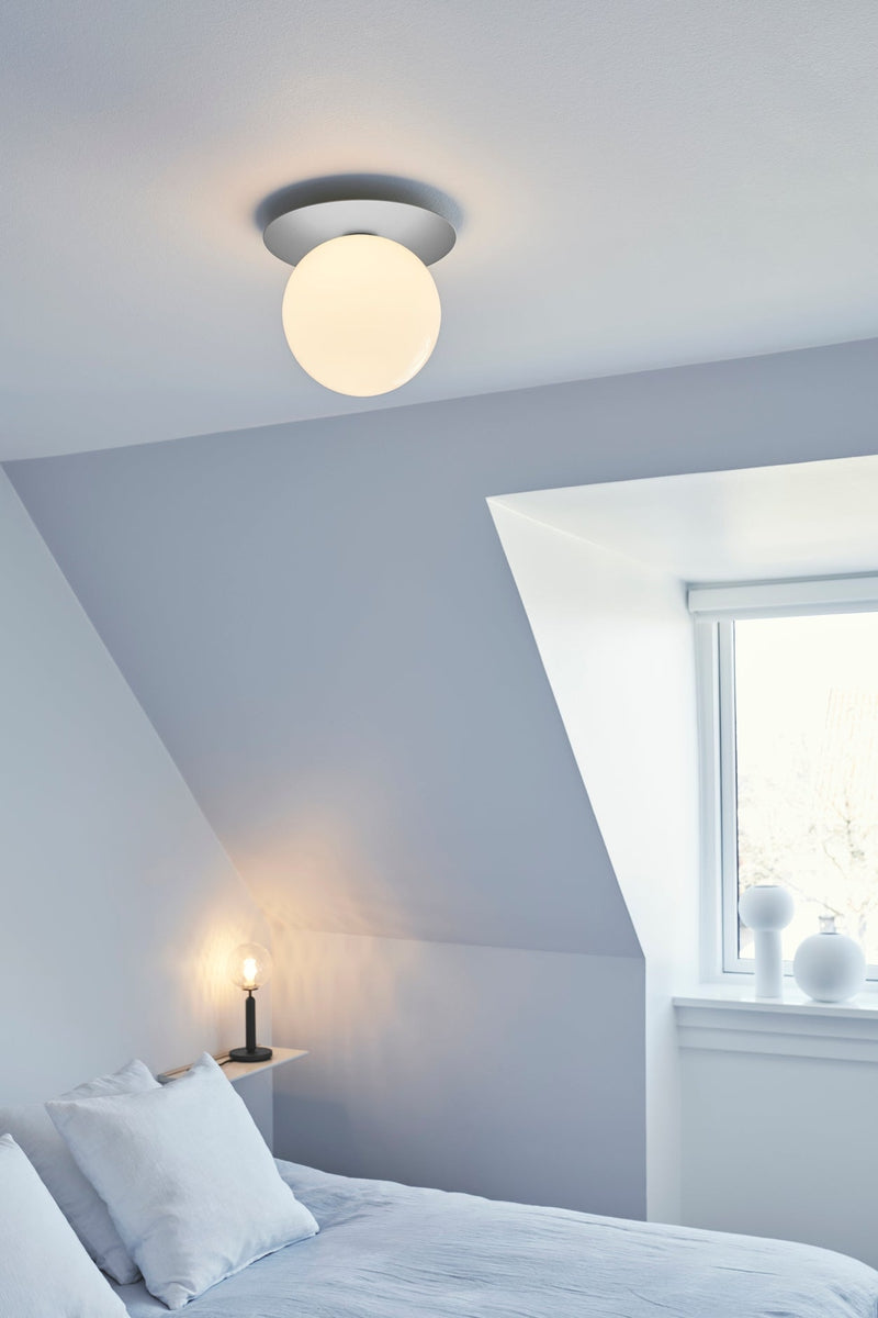 Nuura-Miira-bordlampe-svart-optikk-Bordlamper-Nuura-Nua_2038001-3.jpg
