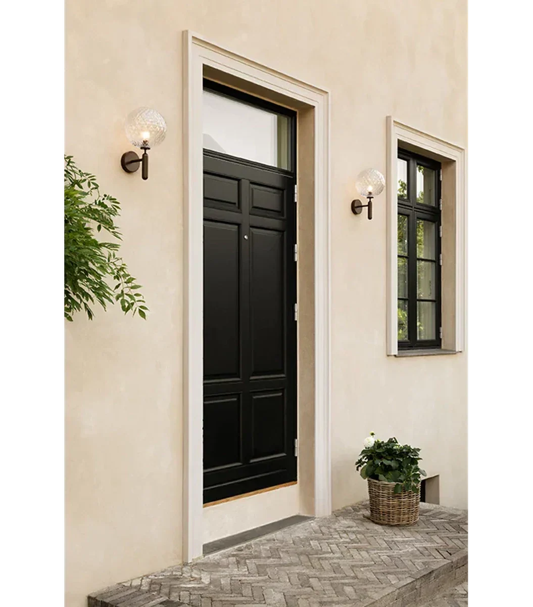 Nuura-Miira-utendorslampe-bronse-optikk-Utebelysning-vegg-klassisk-Nuura-Nua_2035009-2.webp