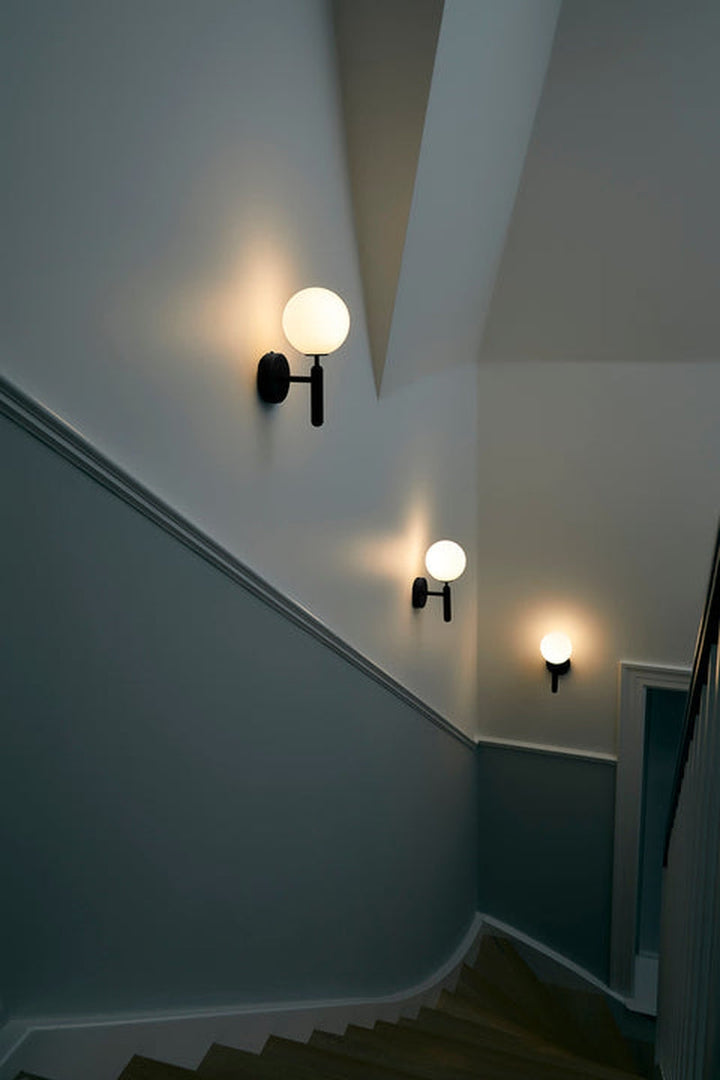 Nuura-Miira-vegglampe-svart-opal-Vegglamper-Nuura-Nua_2035002-5.jpg