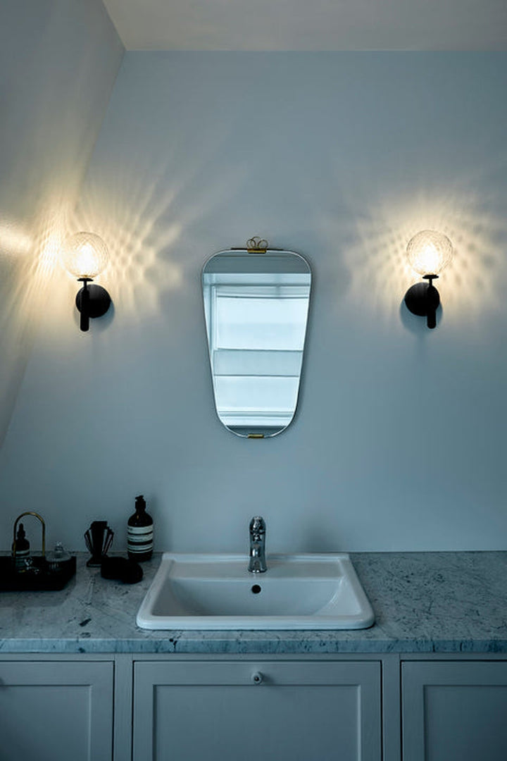 Nuura-Miira-vegglampe-svart-optikk-Vegglamper-Nuura-Nua_2035001-1.jpg