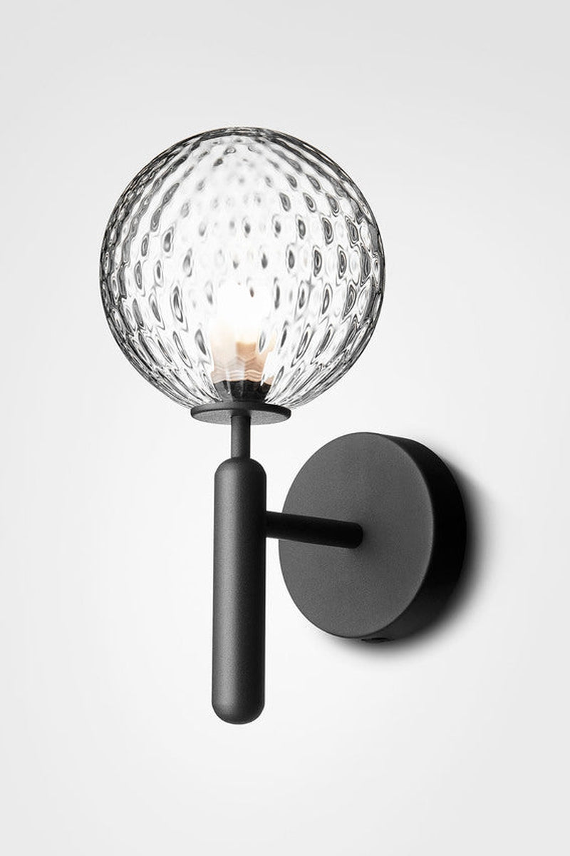 Nuura-Miira-vegglampe-svart-optikk-Vegglamper-Nuura-Nua_2035001-2.jpg
