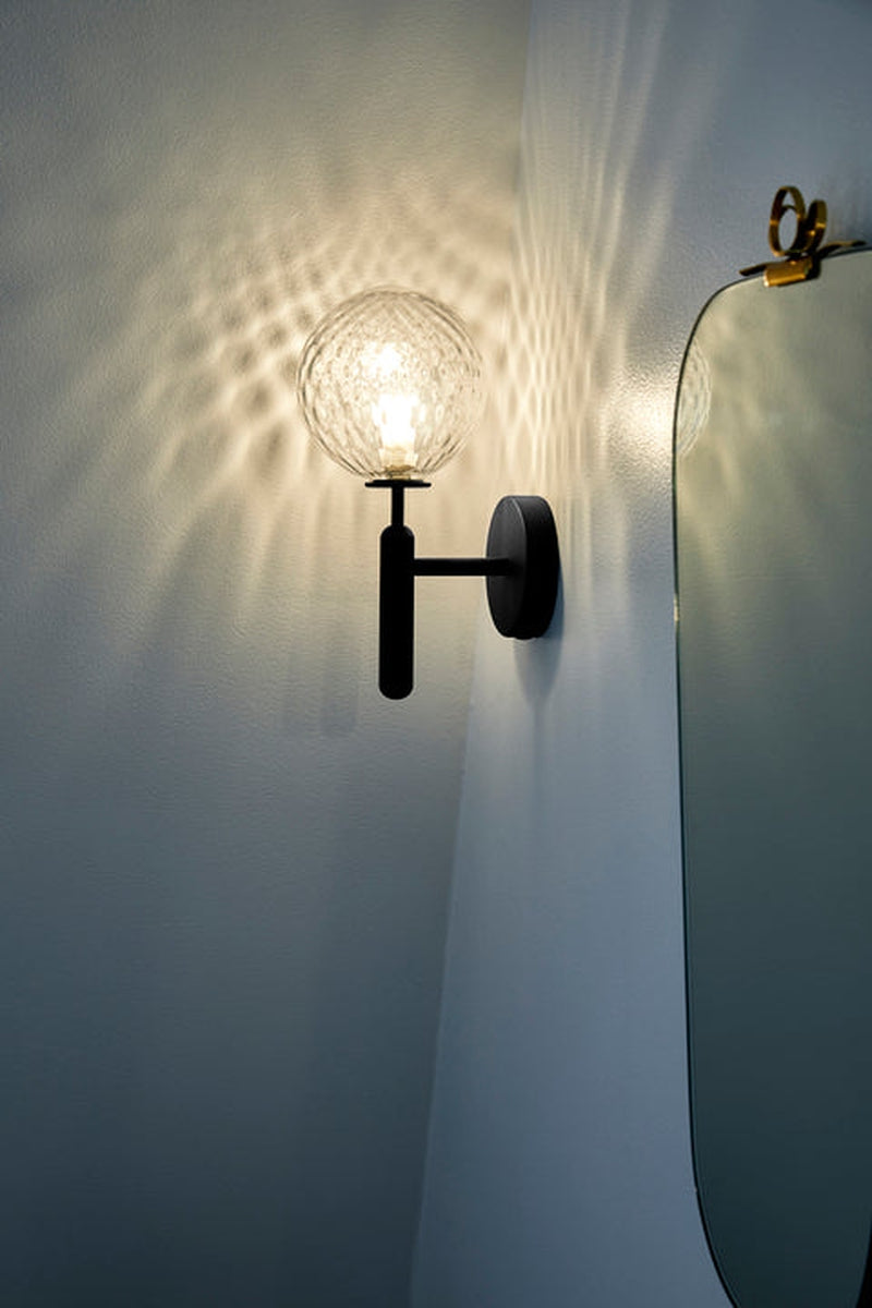 Nuura-Miira-vegglampe-svart-optikk-Vegglamper-Nuura-Nua_2035001-4.jpg