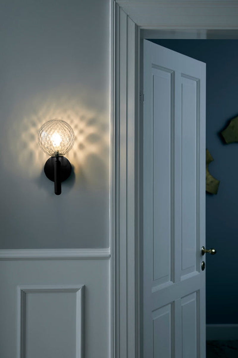 Nuura-Miira-vegglampe-svart-optikk-Vegglamper-Nuura-Nua_2035001-5.jpg