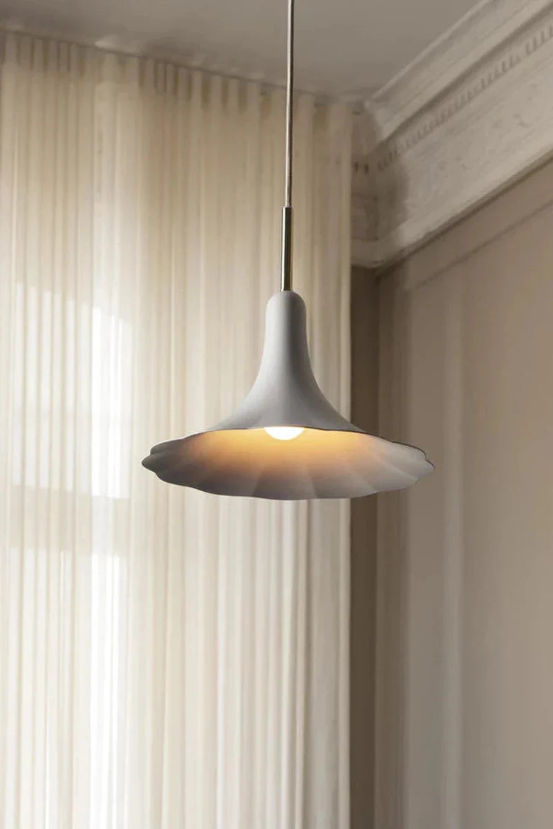 Nuura-Petalii-taklampe-Hvitmessing-Takpendler-Nuura-Nua_2113001-1.webp