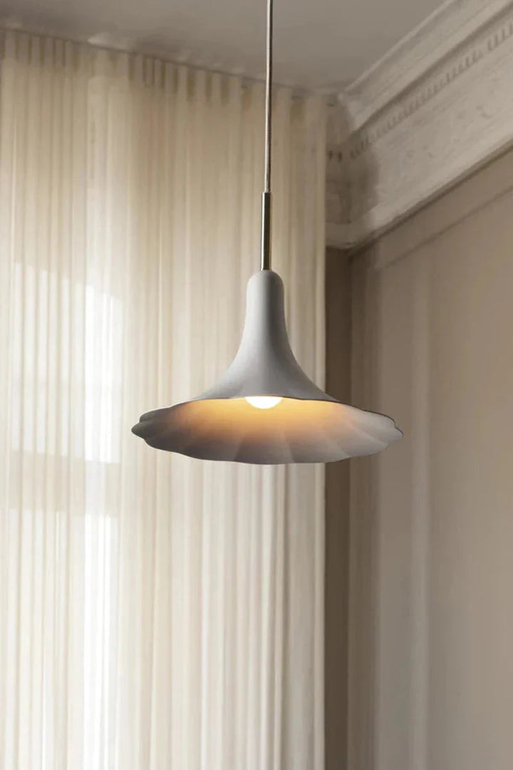 Nuura-Petalii-taklampe-Hvitmessing-Takpendler-Nuura-Nua_2113001-1.webp